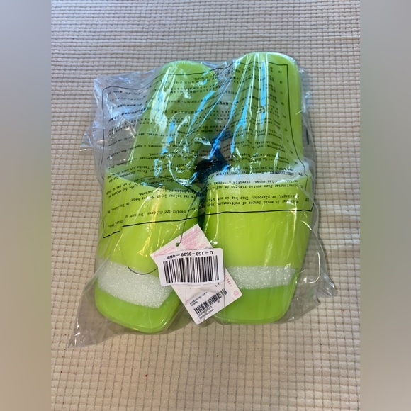 Women’s Mattel Forever 21 Green Barbie Jelly Block Heels Size 8 NEW - Picture 1 of 12
